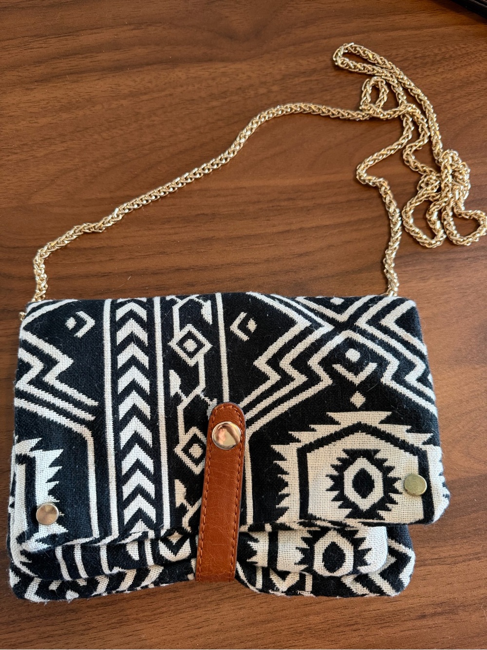 Street Level Black & White Aztec Crossbody Purse with Gold Chain
